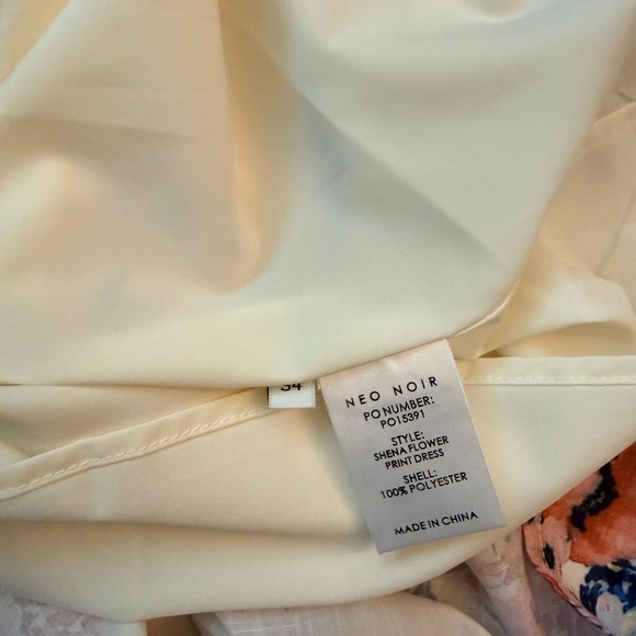 Elegant Floral Maxi Dress with V-Neck - Picture 4 of 6